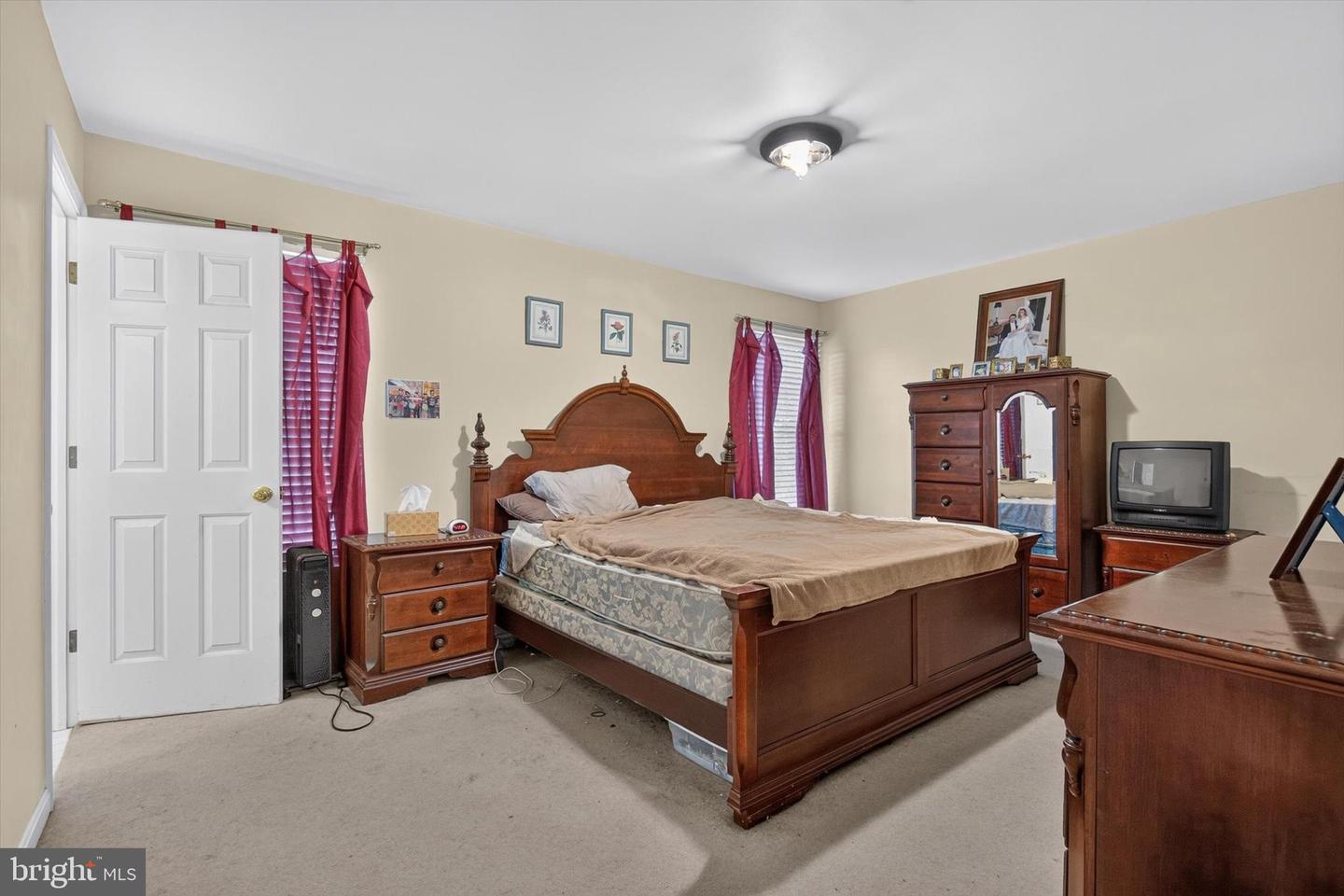 212 Fox Grove Pl Property Photo 18