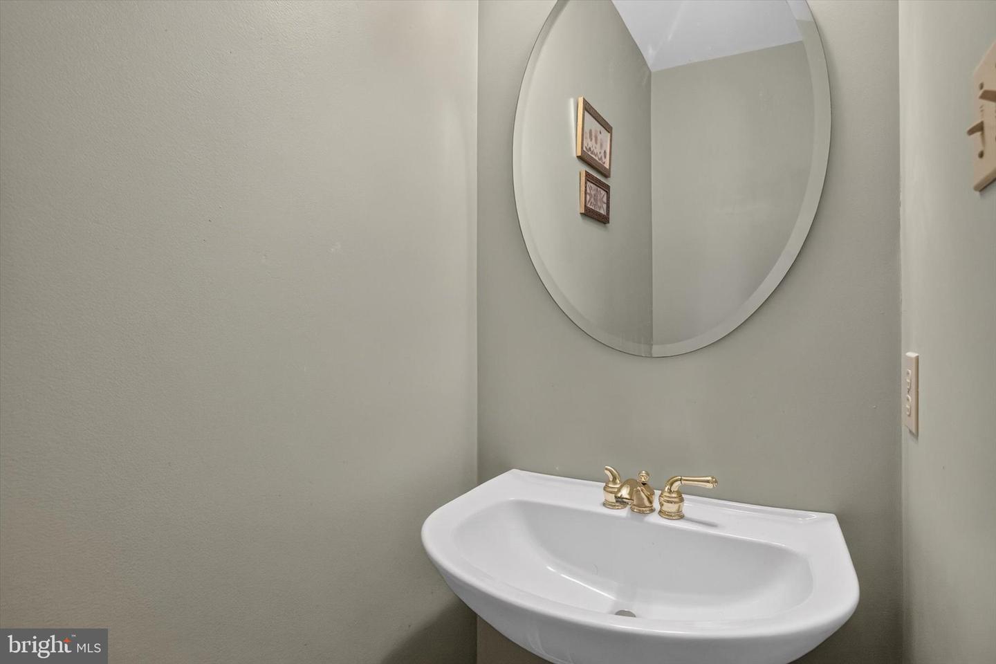 212 Fox Grove Pl Property Photo 33