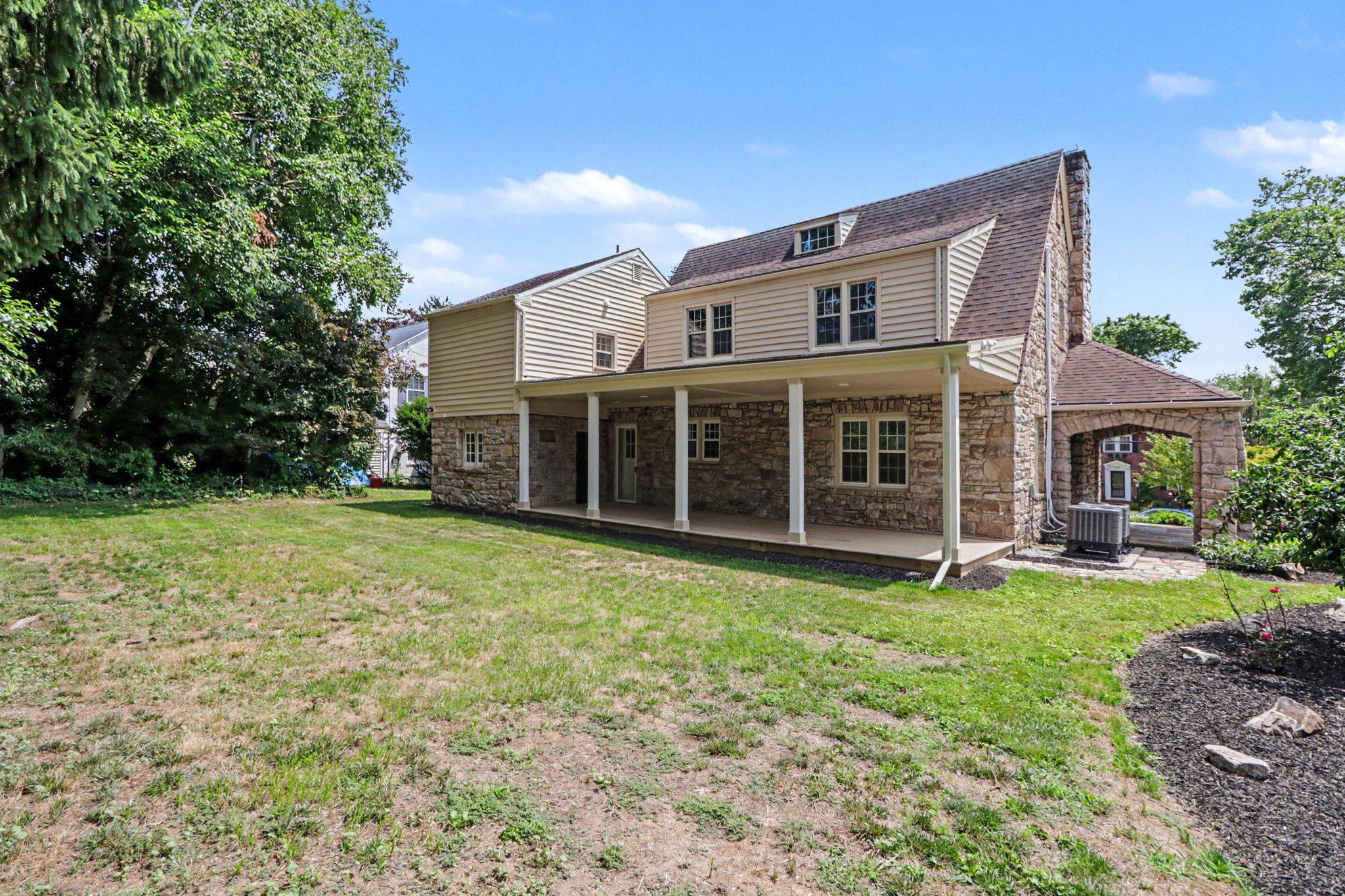 3614 Cloverfield Rd Property Photo 3