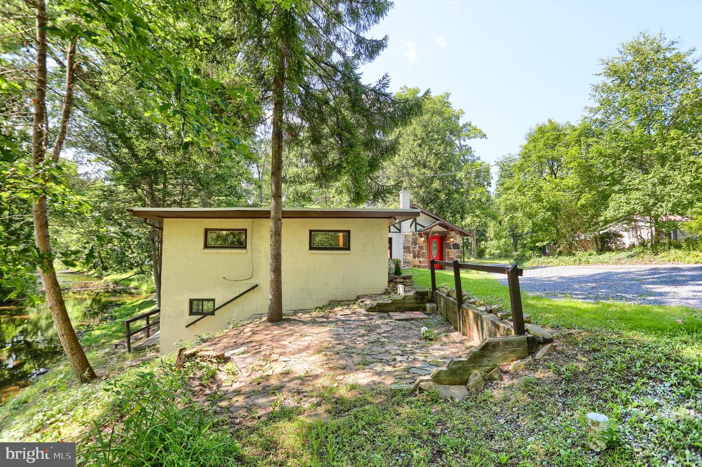 411 Speece Ln Property Photo 3