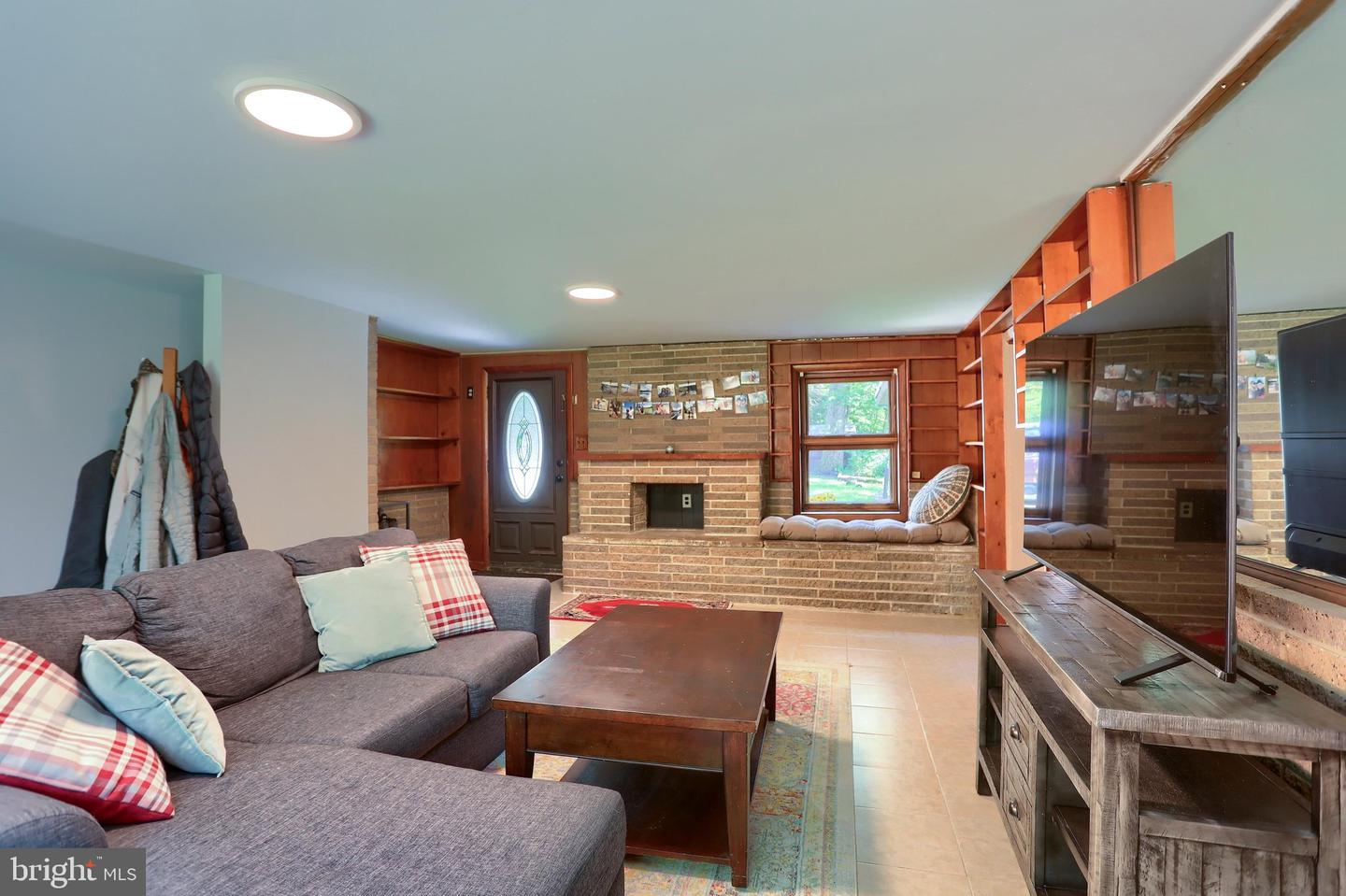411 Speece Ln Property Photo 6