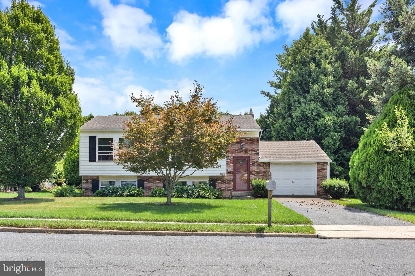 5611 Lancaster St Property Photo 1