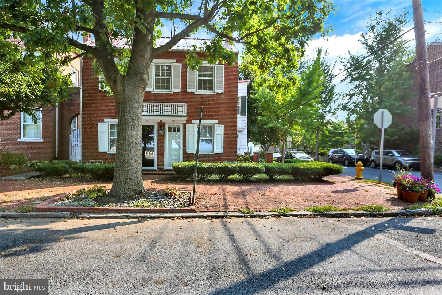 635 S Front St Property Photo 1