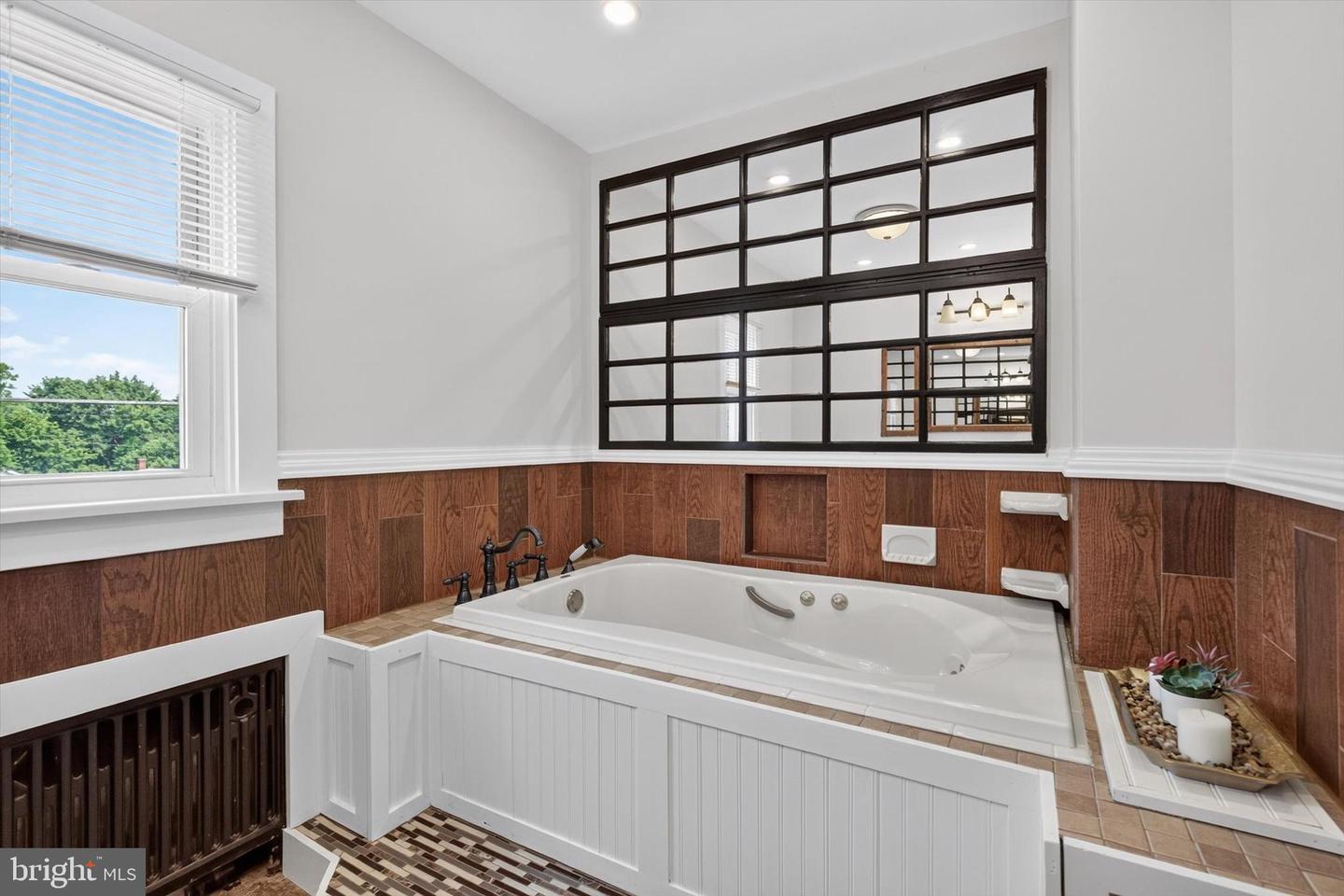 111 E Main St Property Photo 41