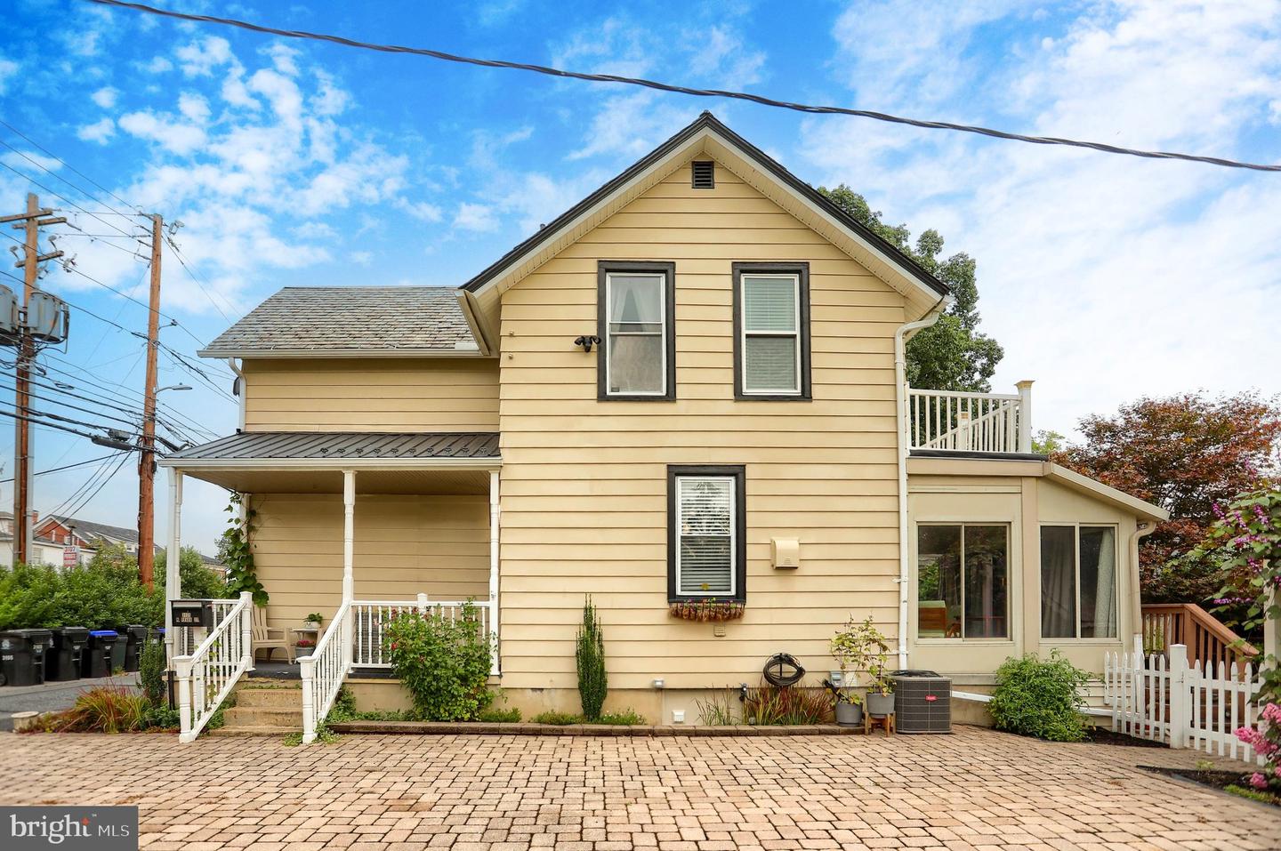 3105 N River St Property Photo 6
