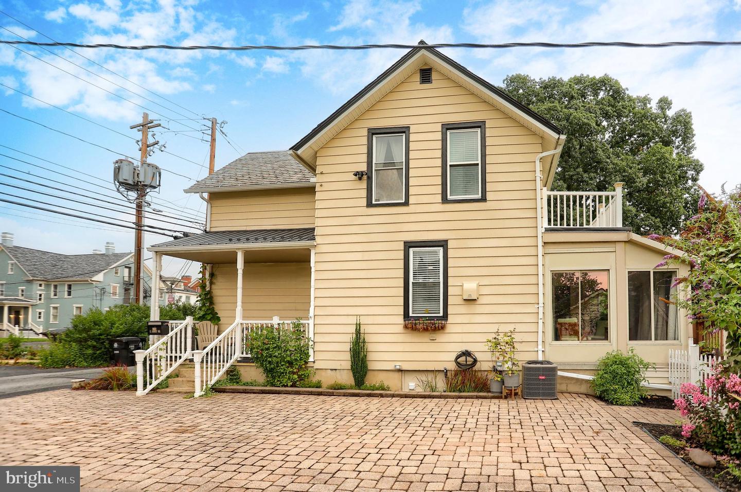 3105 N River St Property Photo 7