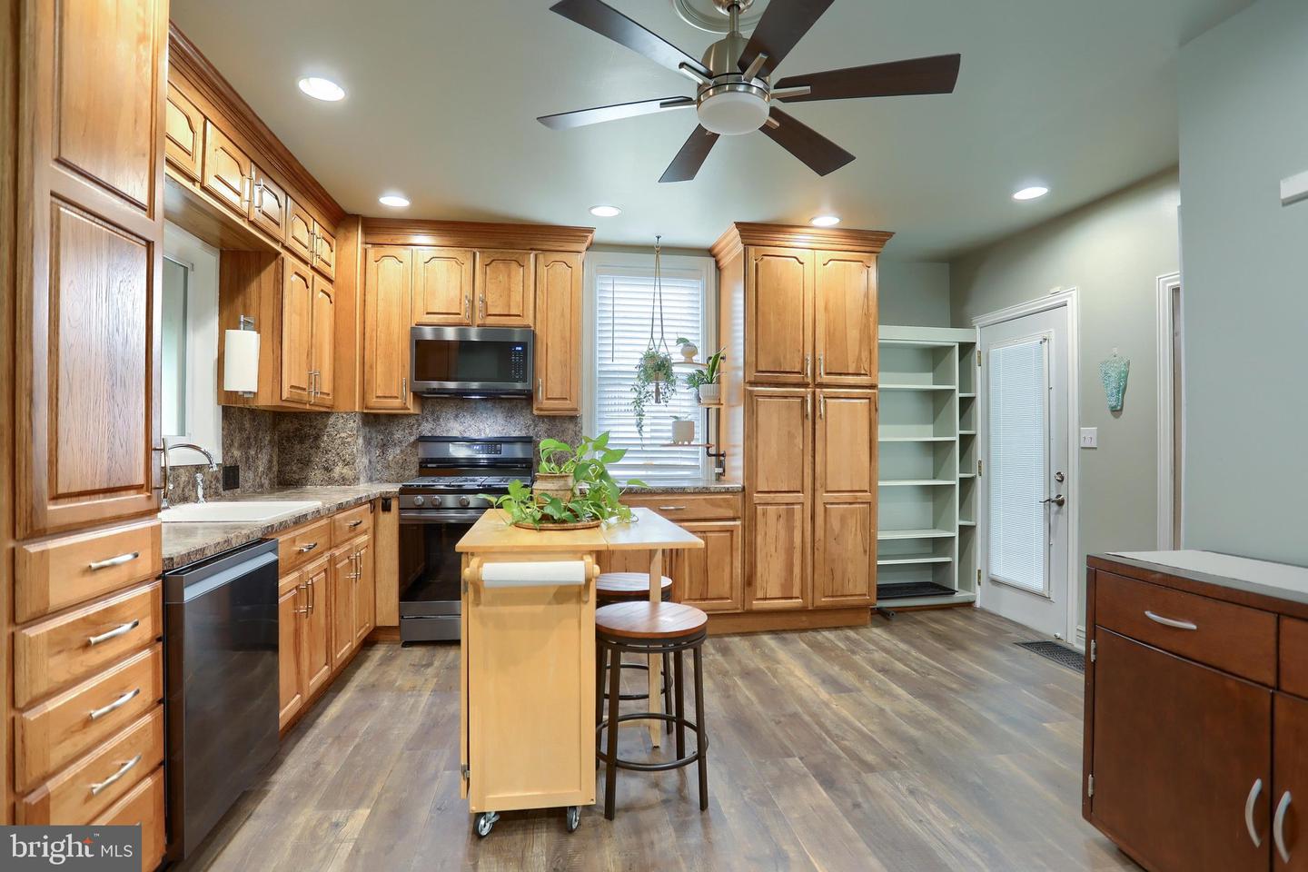 3105 N River St Property Photo 10