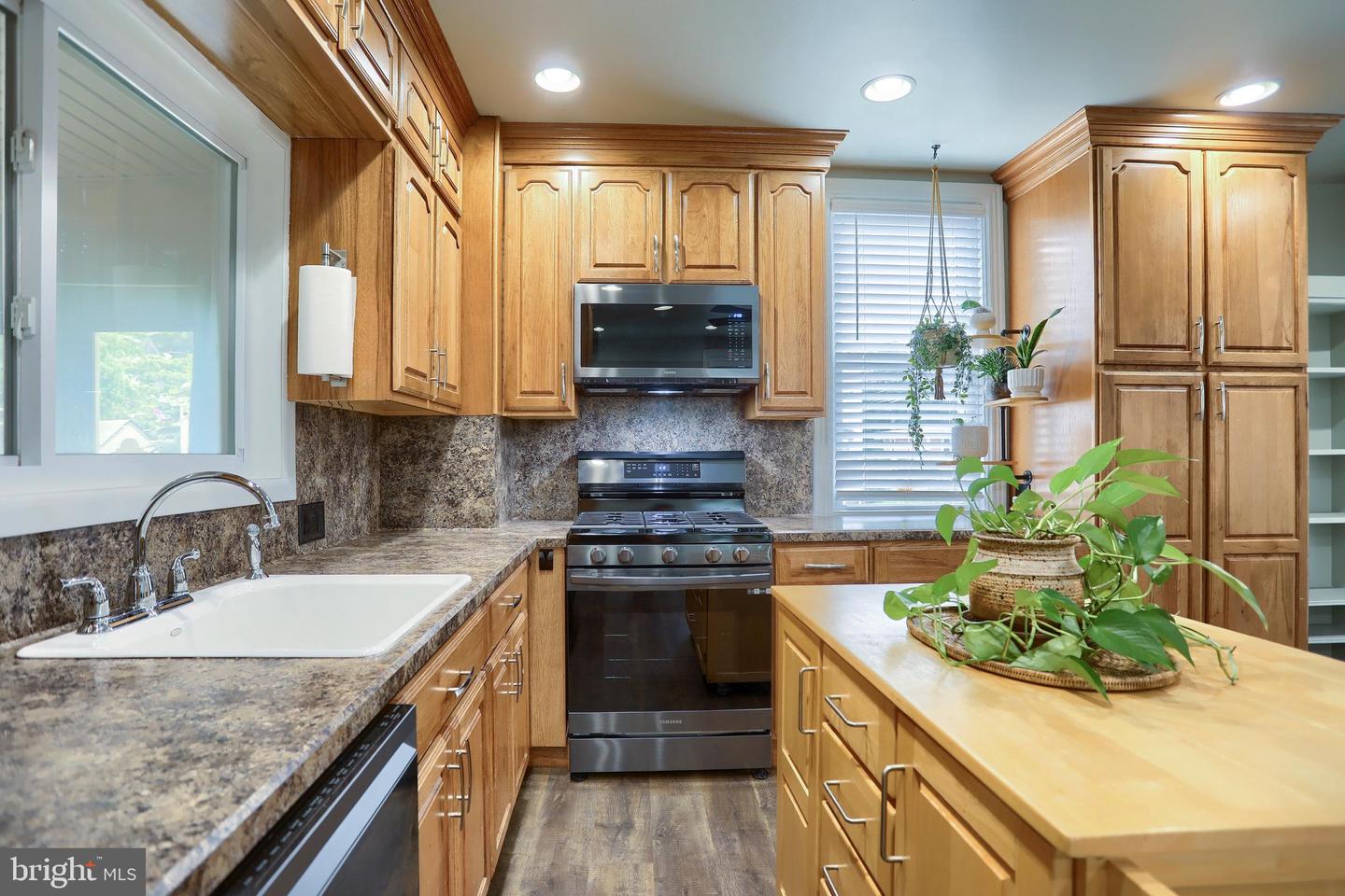 3105 N River St Property Photo 11