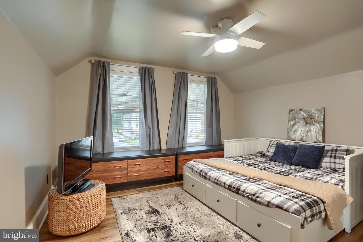 3105 N River St Property Photo 21