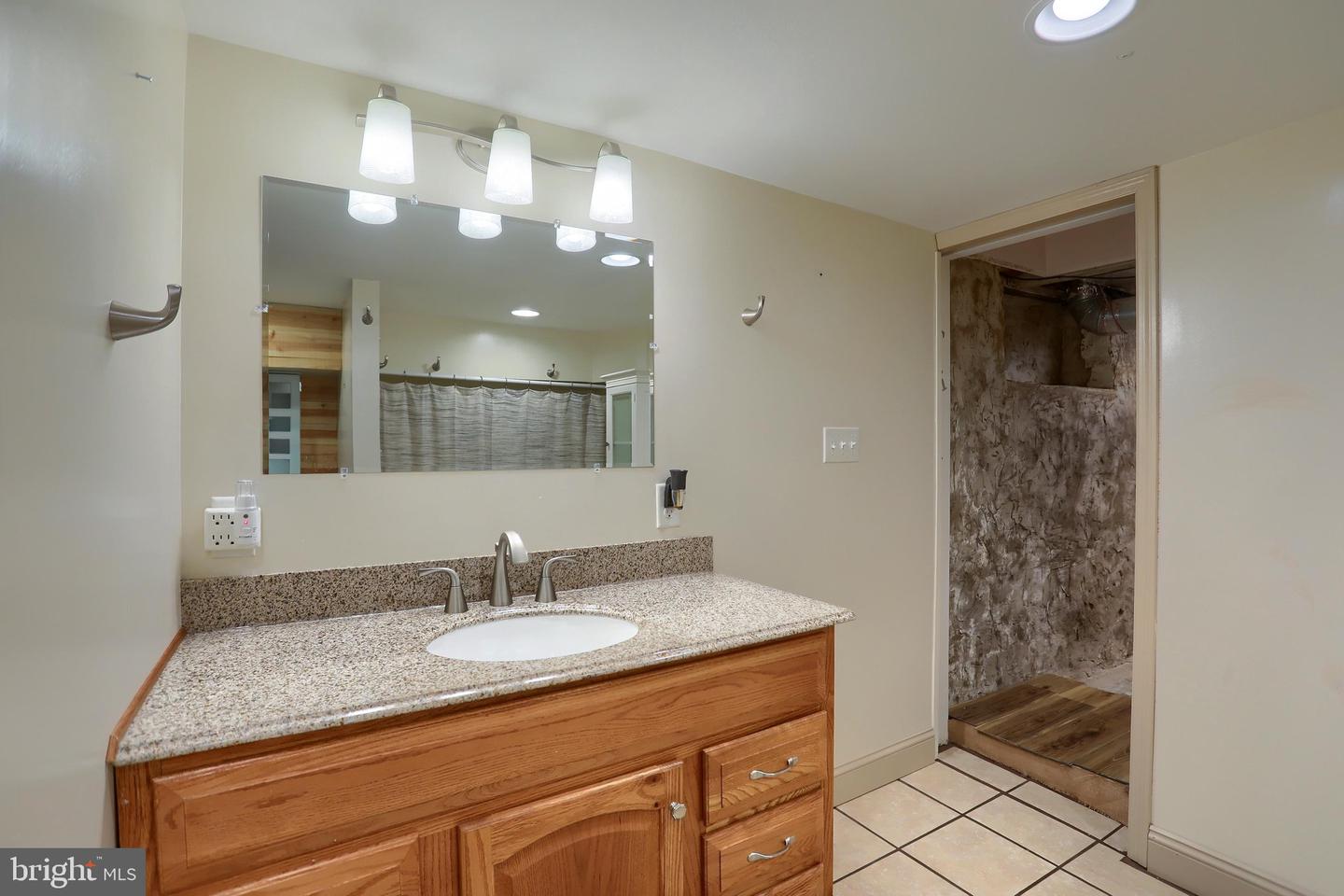 3105 N River St Property Photo 32