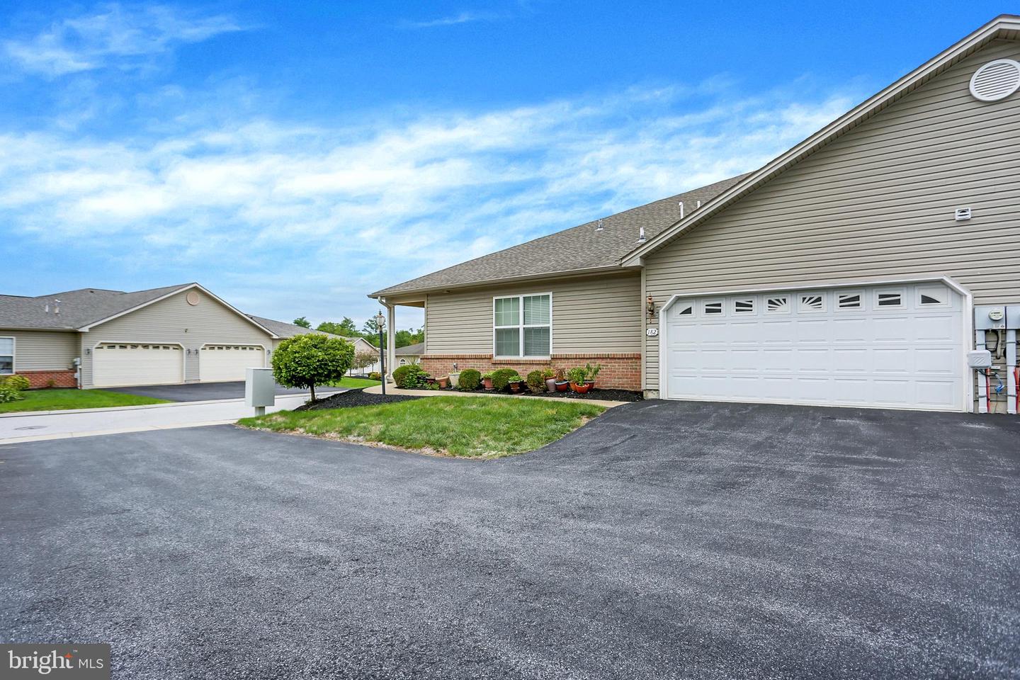 182 Meadowview Dr Property Photo 1
