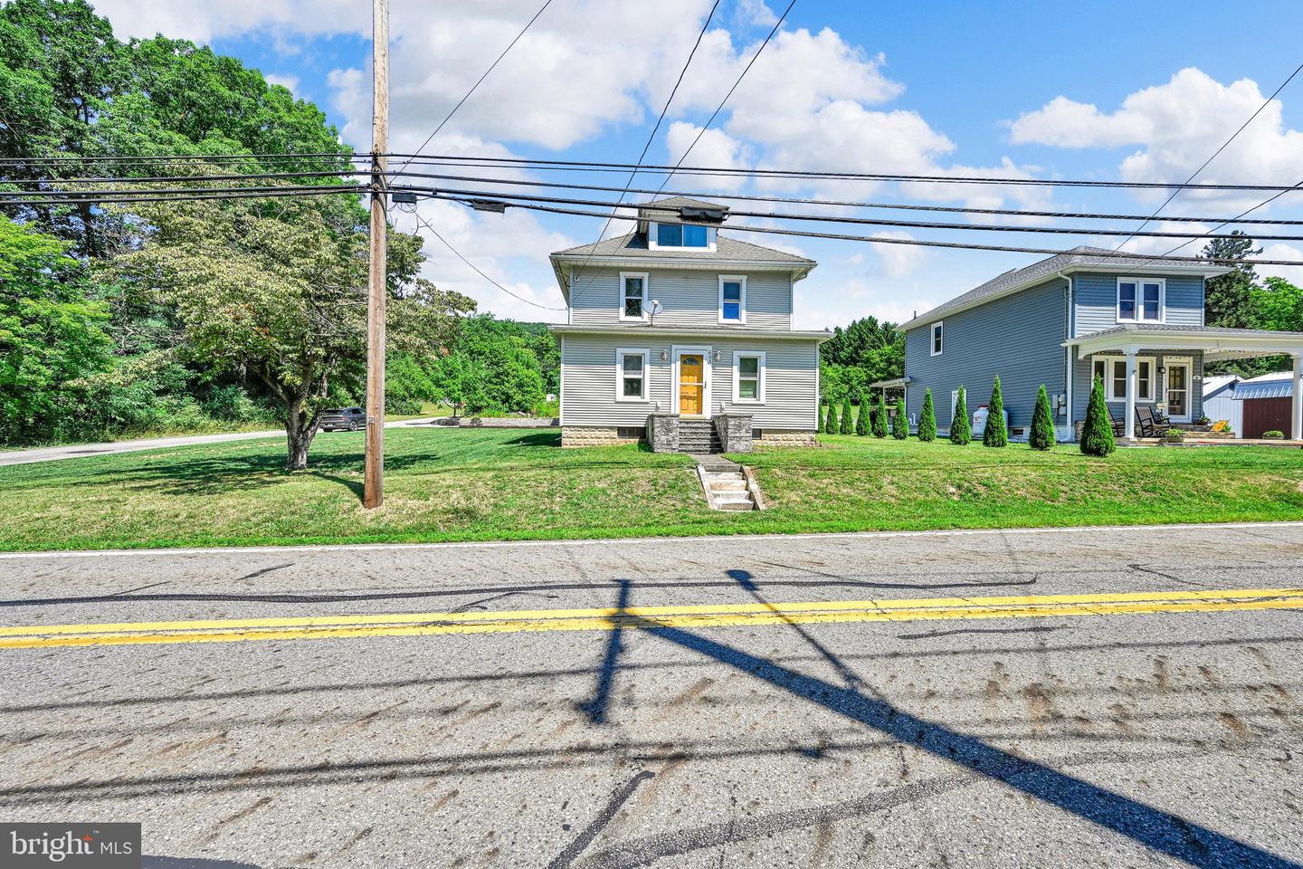 653 E Market St Property Photo 2
