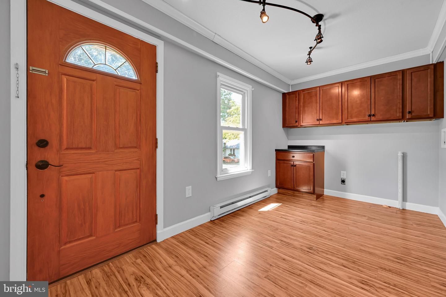 653 E Market St Property Photo 6
