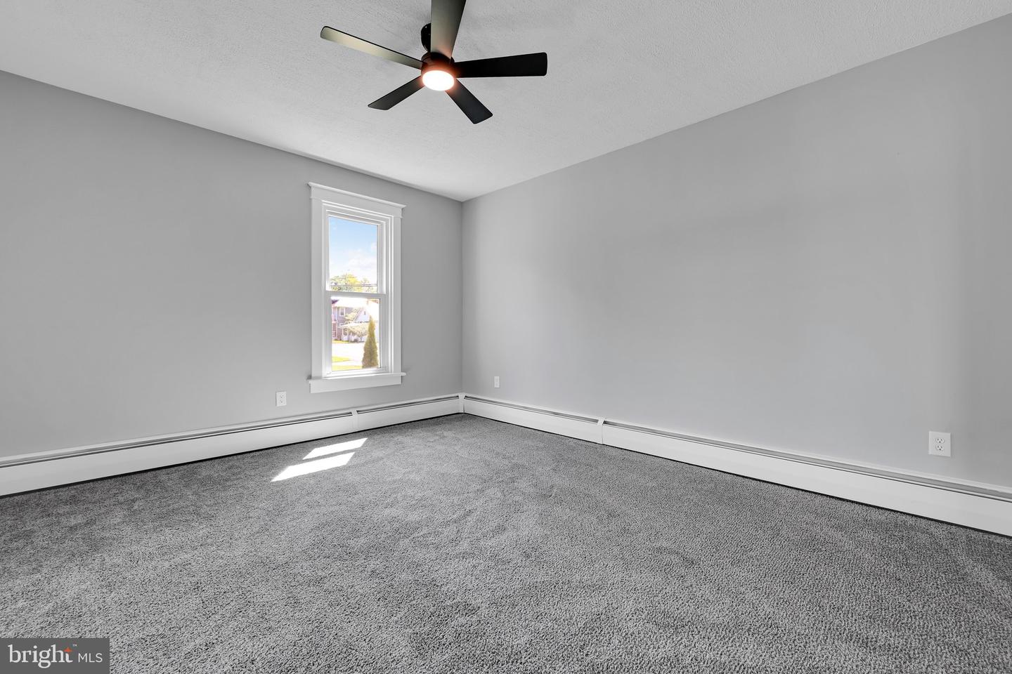 653 E Market St Property Photo 7