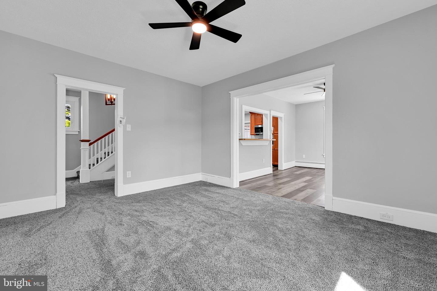 653 E Market St Property Photo 8