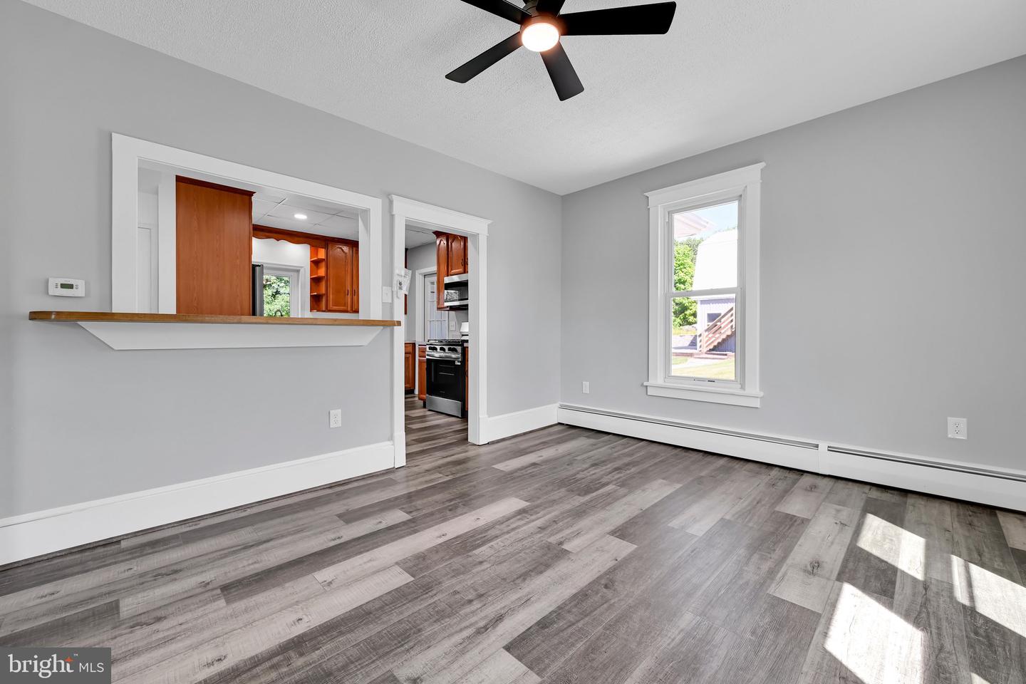 653 E Market St Property Photo 10