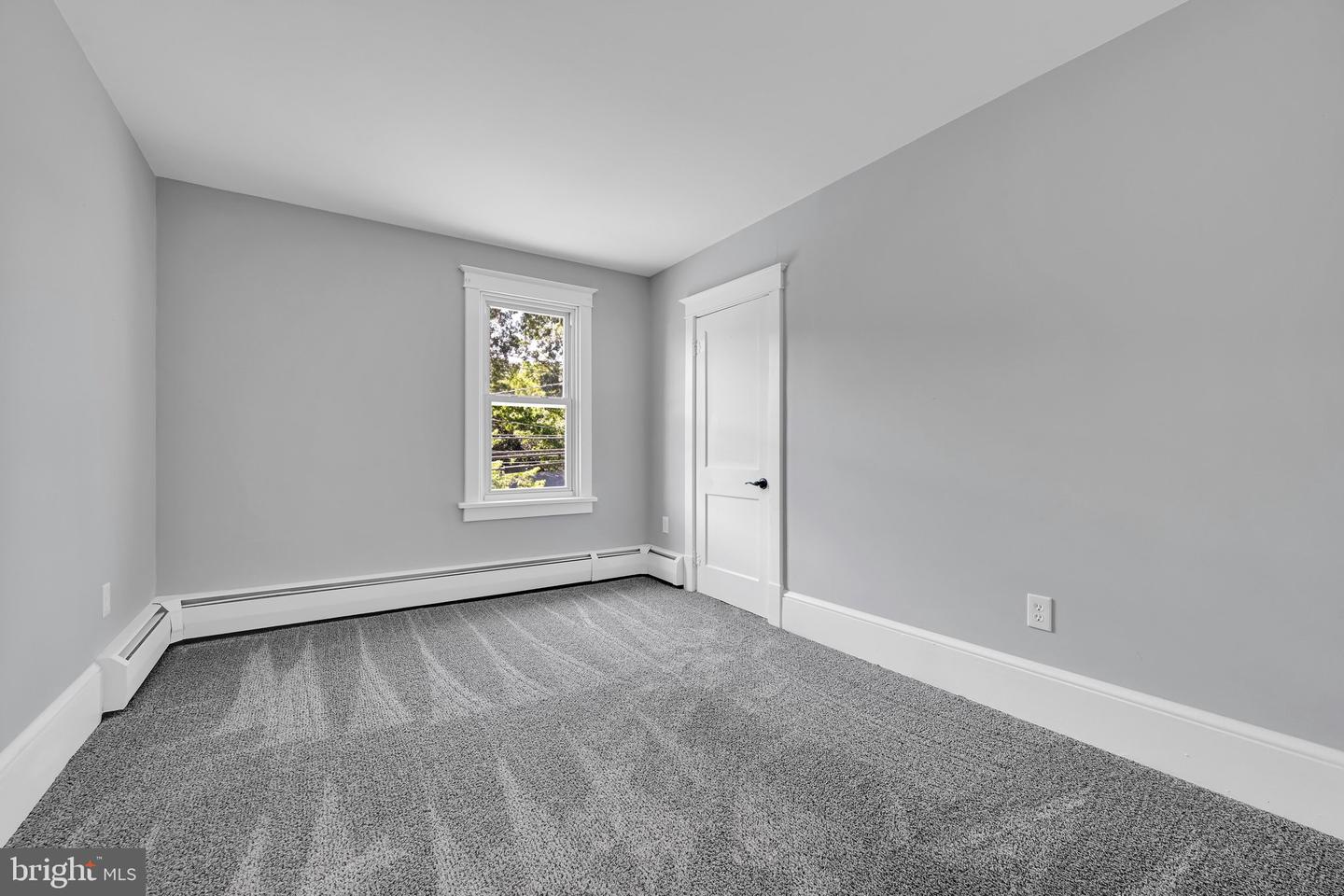 653 E Market St Property Photo 17