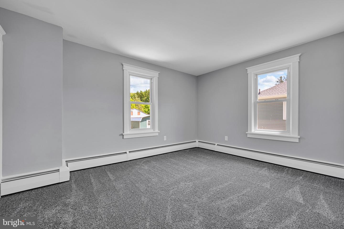 653 E Market St Property Photo 18