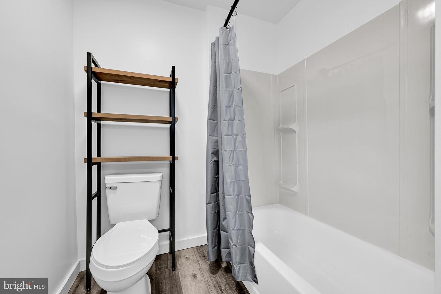 653 E Market St Property Photo 19
