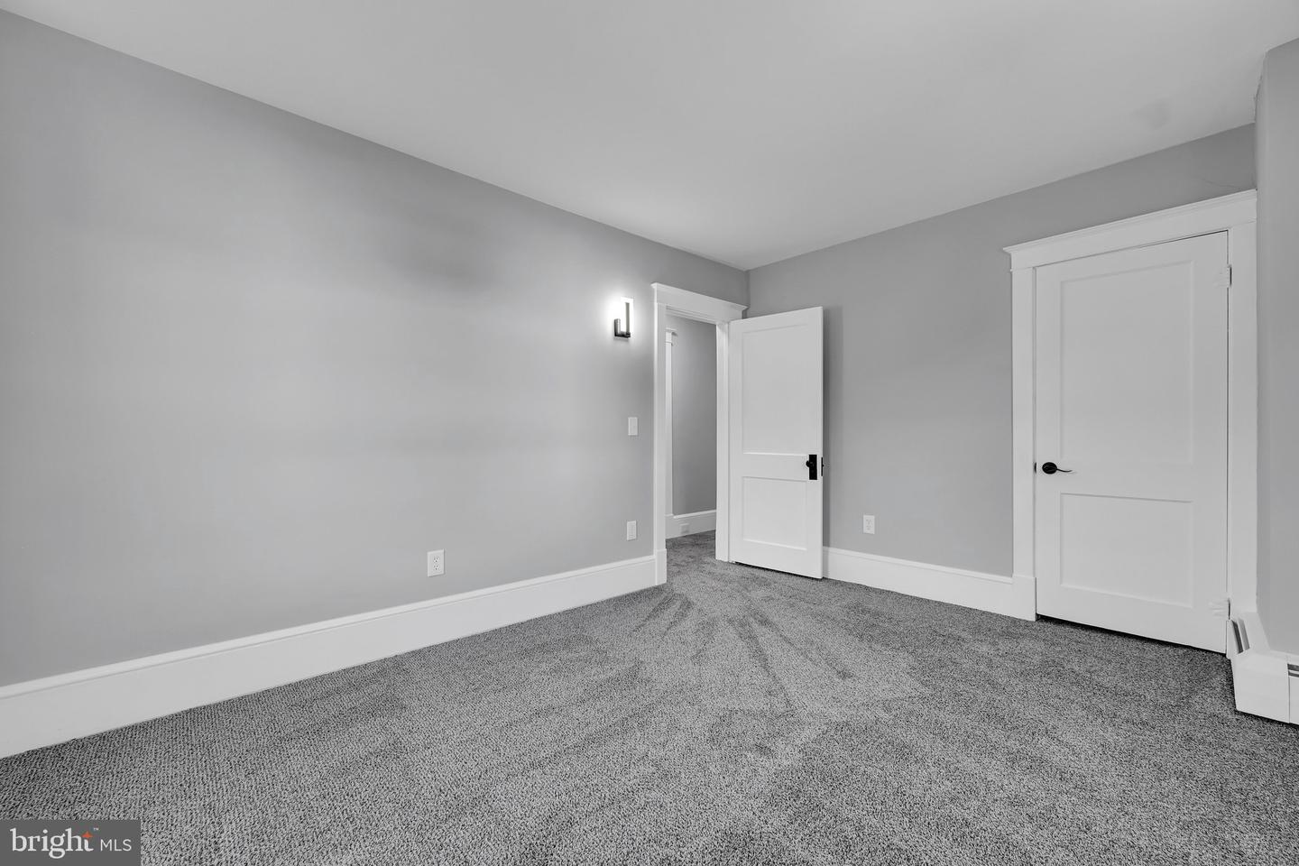 653 E Market St Property Photo 21