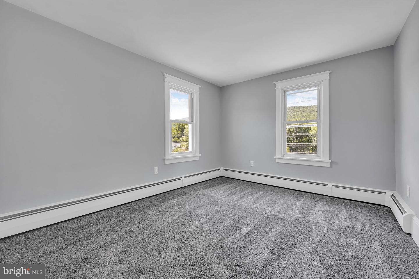 653 E Market St Property Photo 22