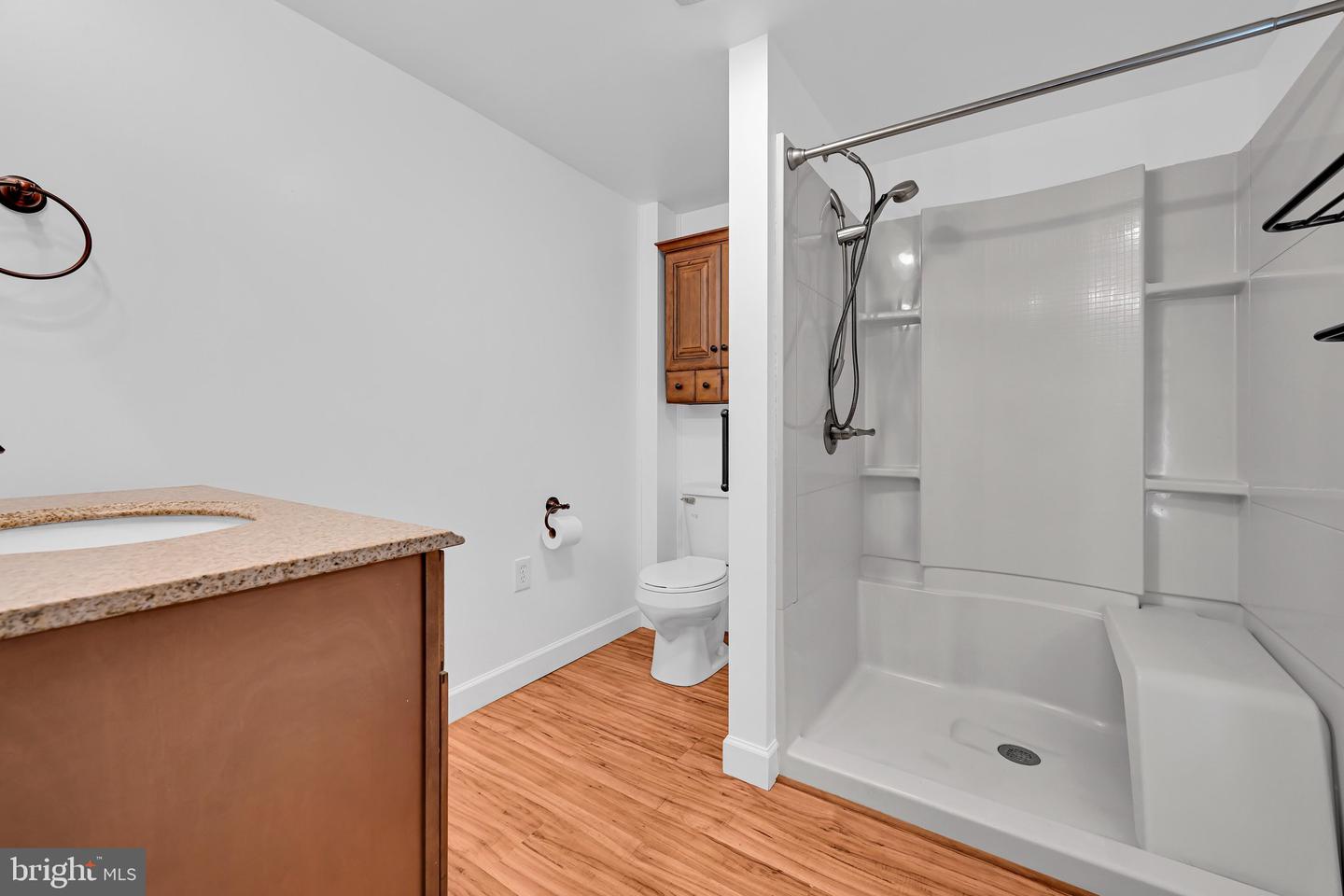 653 E Market St Property Photo 23