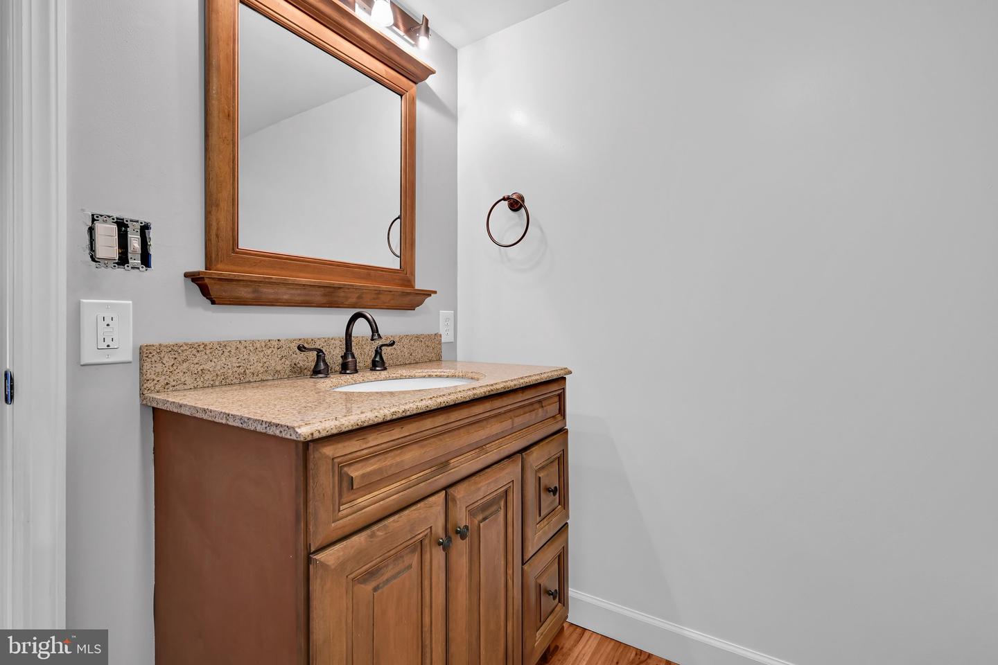 653 E Market St Property Photo 24