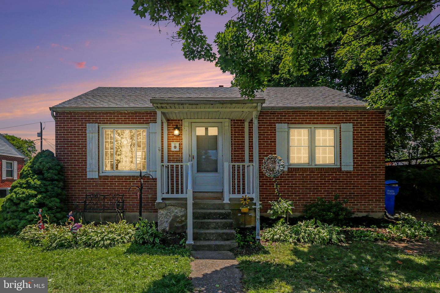 6411 Somerset St Property Photo 1