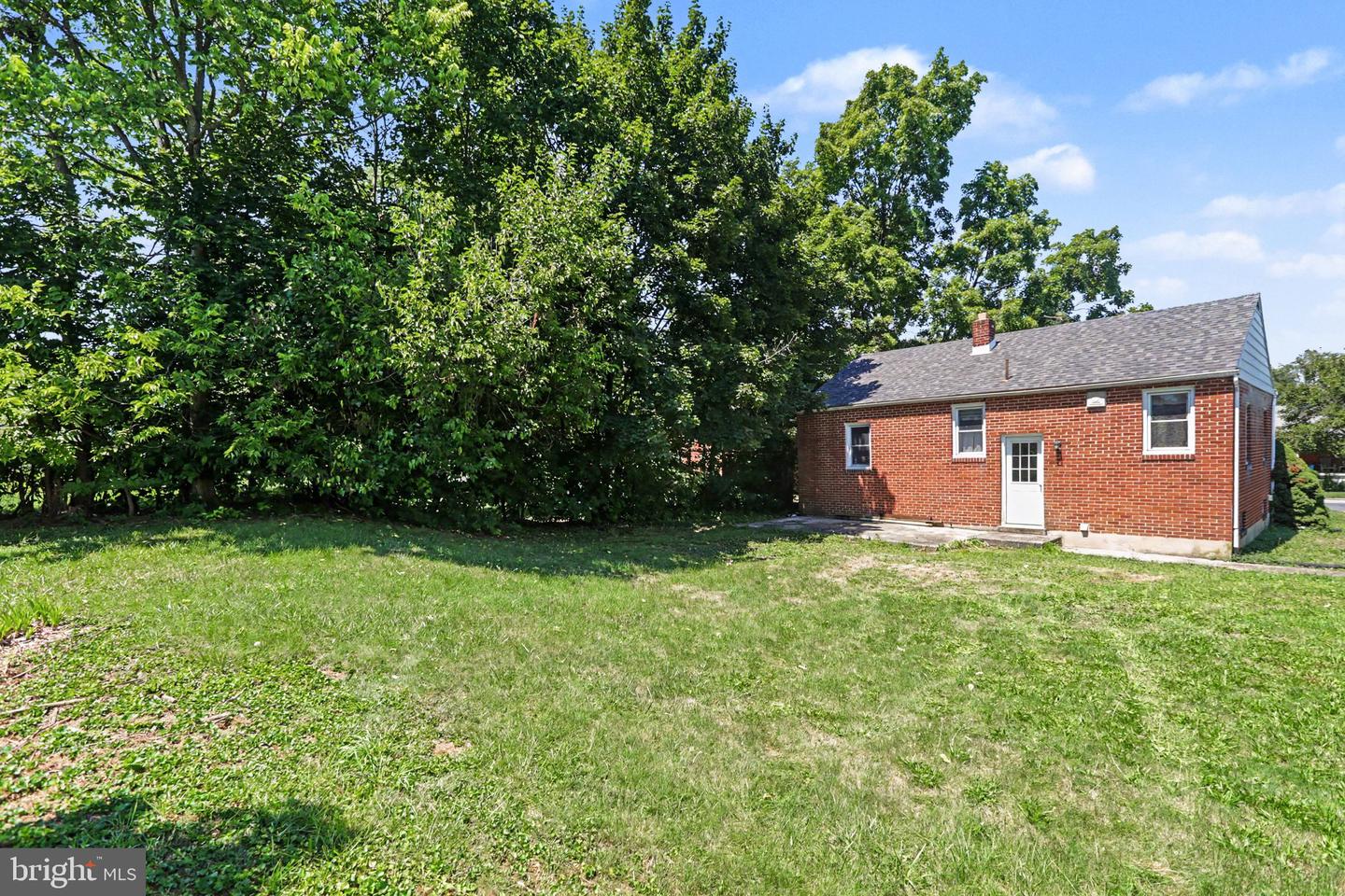 6411 Somerset St Property Photo 3