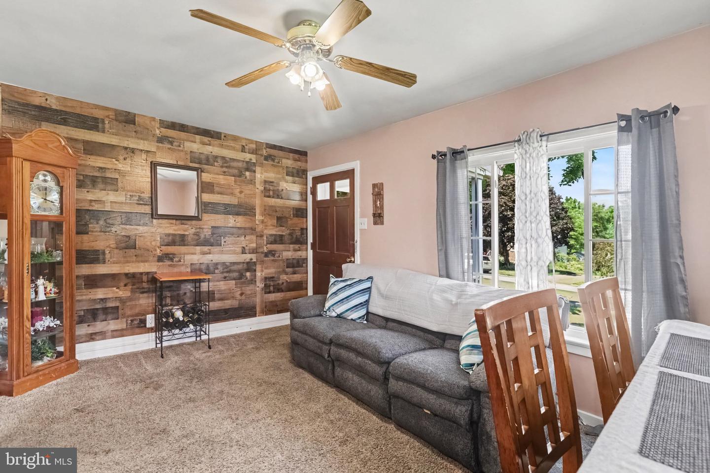 6411 Somerset St Property Photo 5
