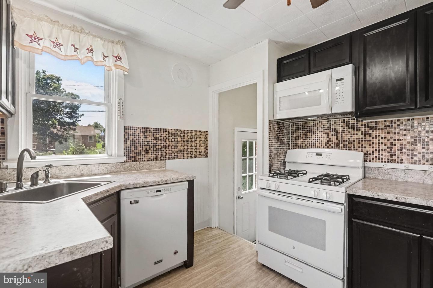 6411 Somerset St Property Photo 10