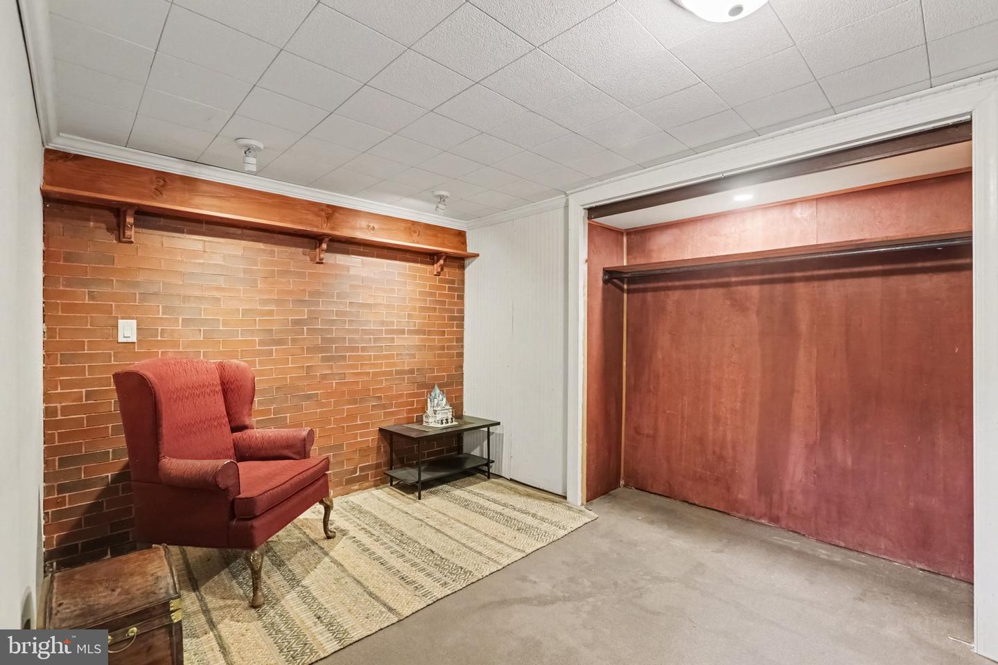 6411 Somerset St Property Photo 17