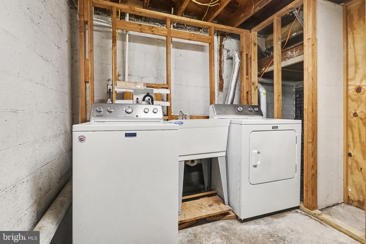 6411 Somerset St Property Photo 18