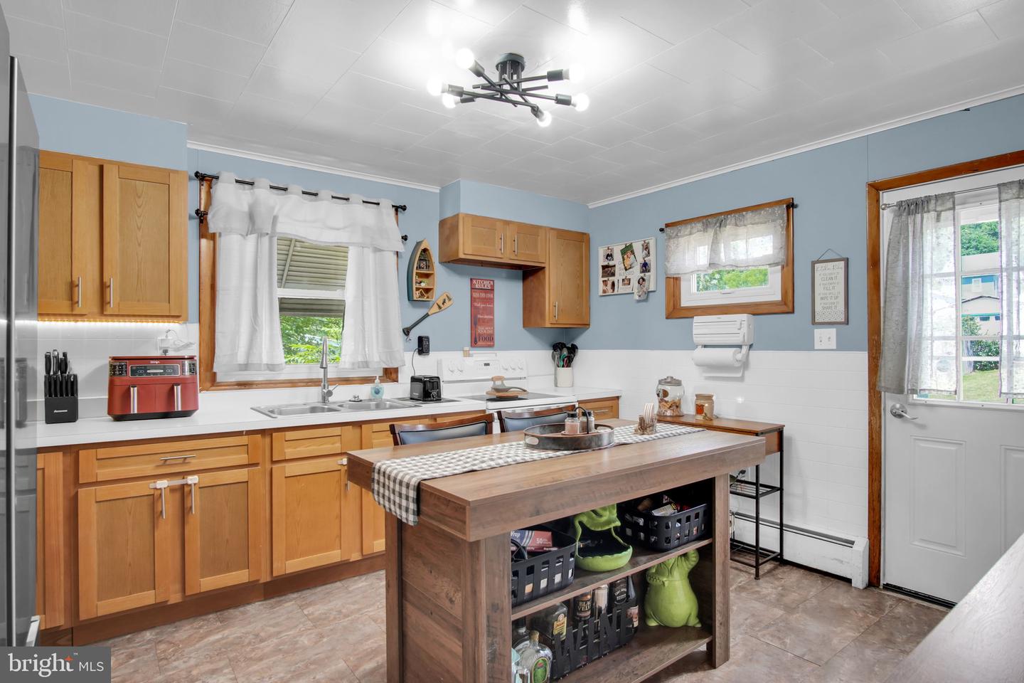 411 Elizabeth St Property Photo 8