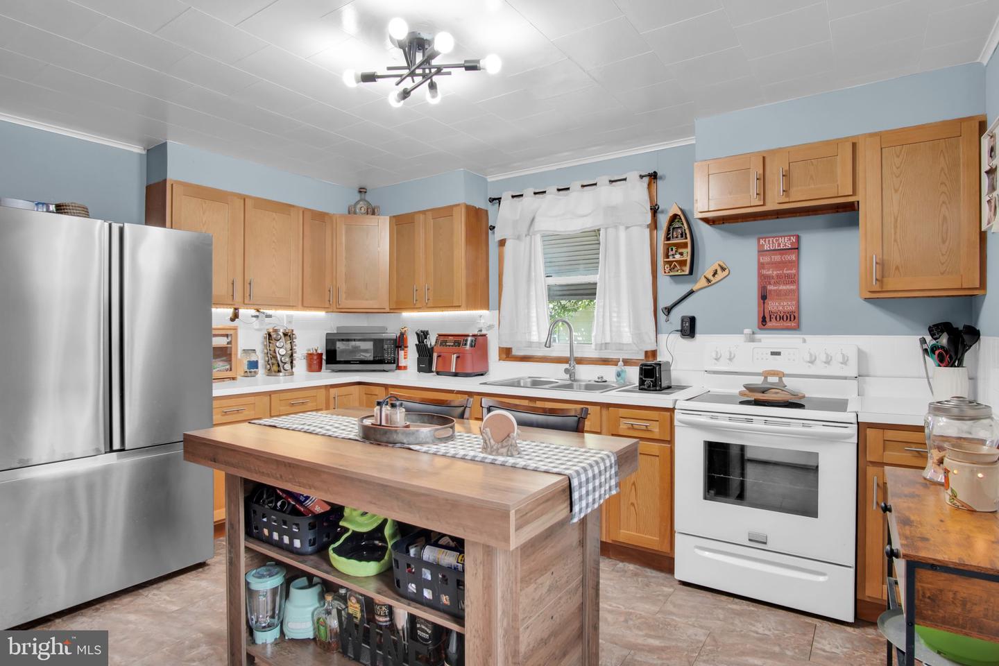 411 Elizabeth St Property Photo 9