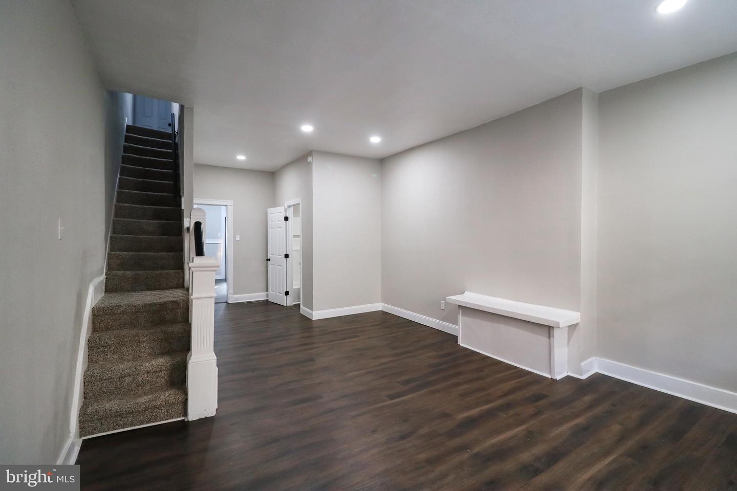 2152 Penn St Property Photo 3