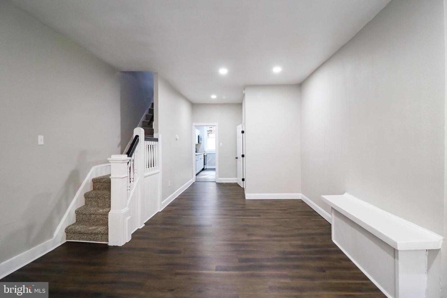 2152 Penn St Property Photo 4