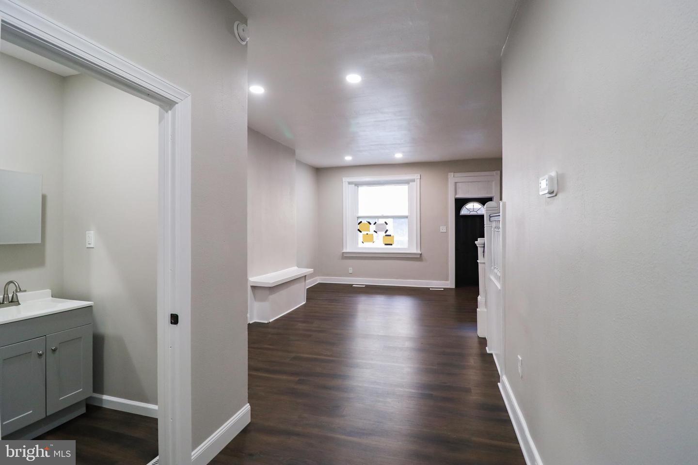 2152 Penn St Property Photo 5