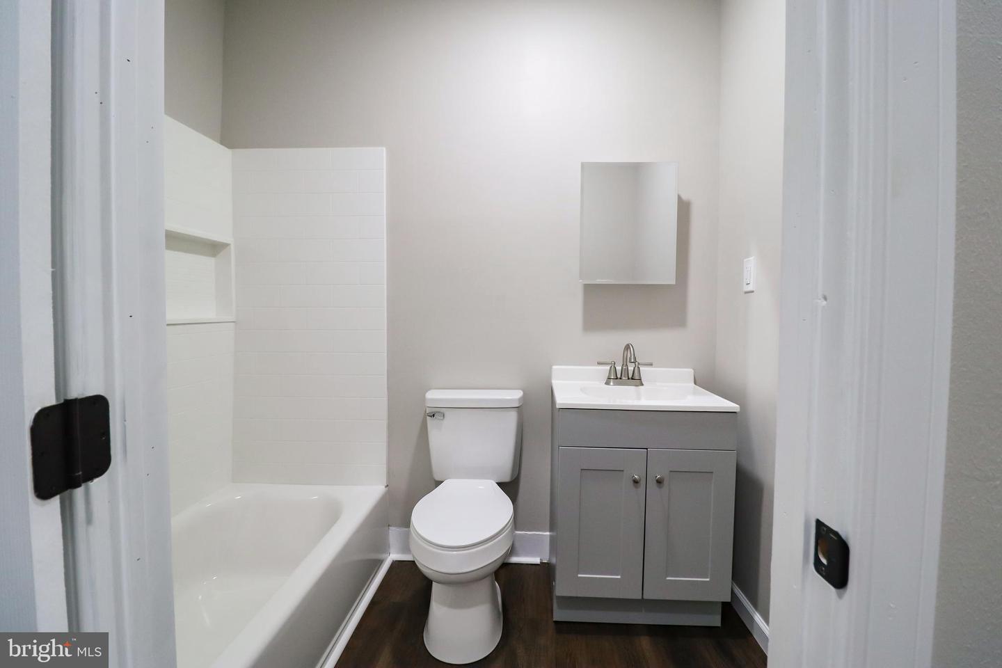 2152 Penn St Property Photo 7