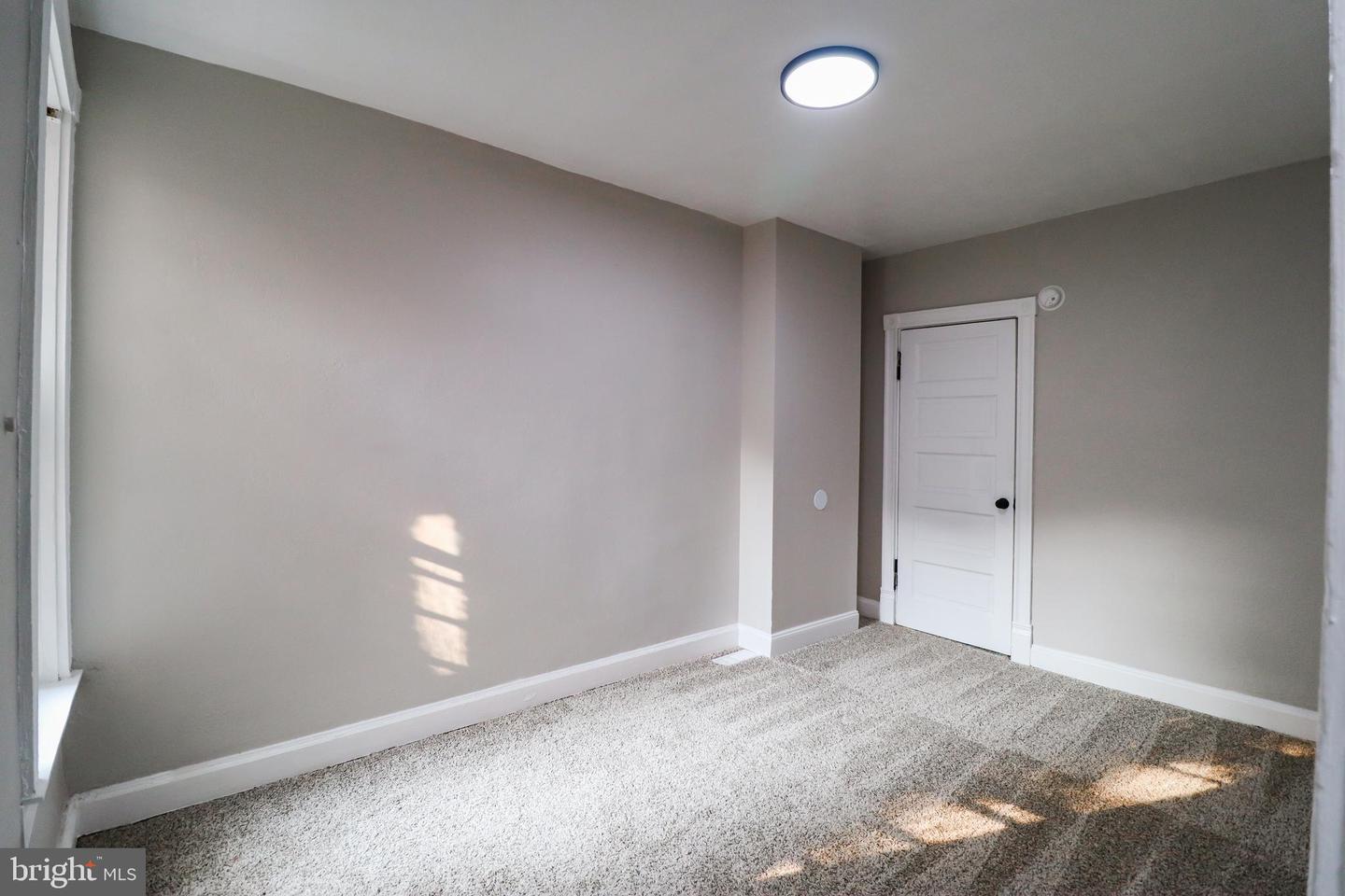 2152 Penn St Property Photo 12
