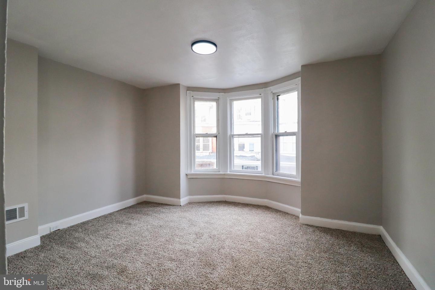 2152 Penn St Property Photo 13
