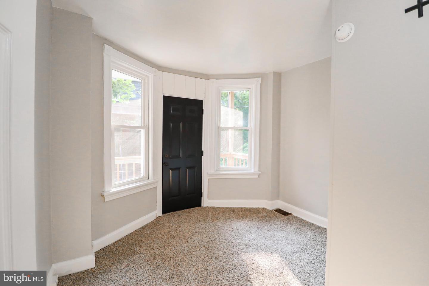 2152 Penn St Property Photo 15