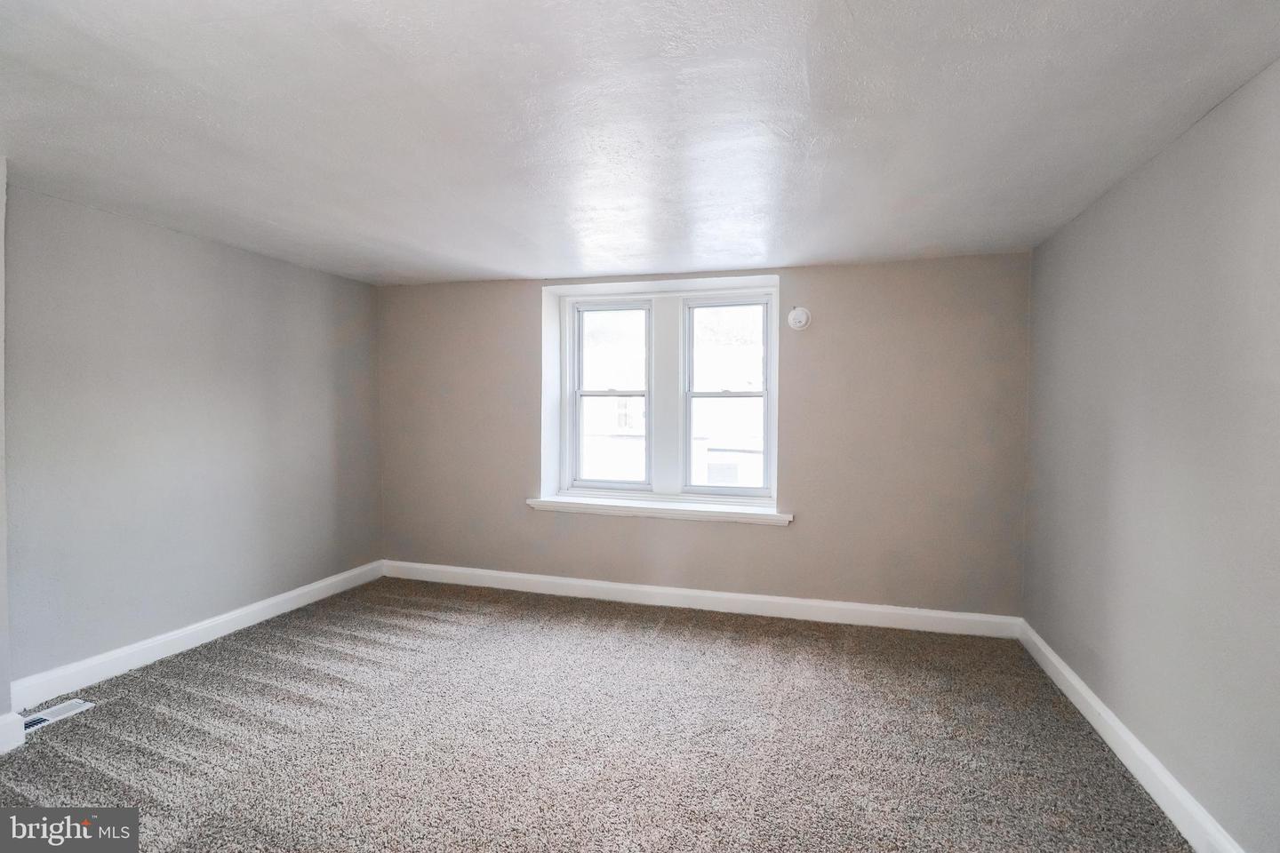 2152 Penn St Property Photo 19