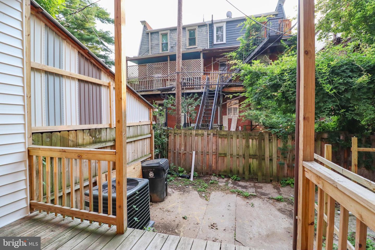 2152 Penn St Property Photo 21