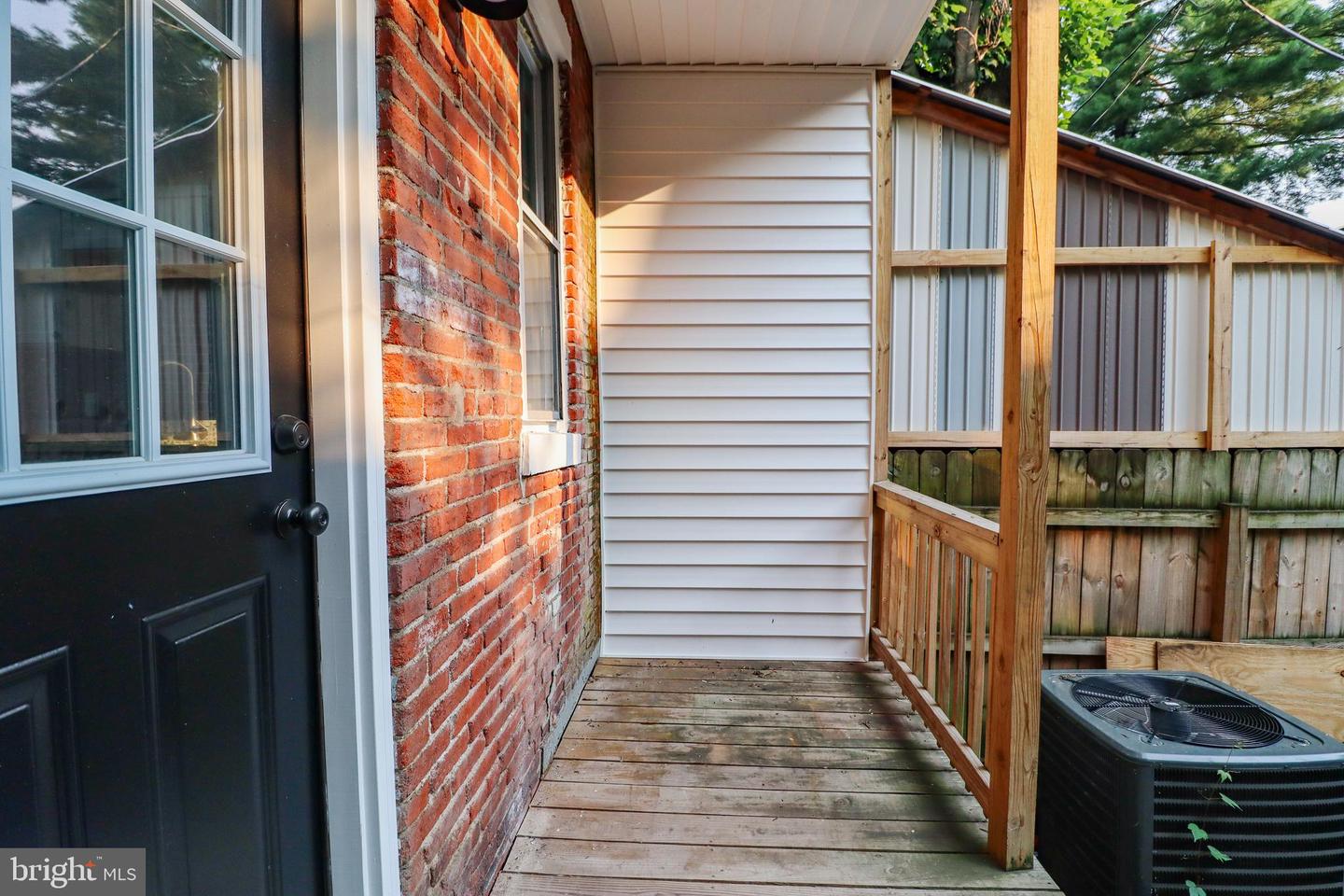 2152 Penn St Property Photo 23