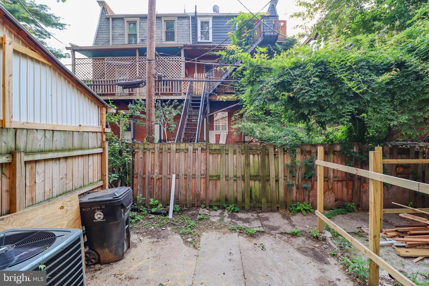 2152 Penn St Property Photo 24