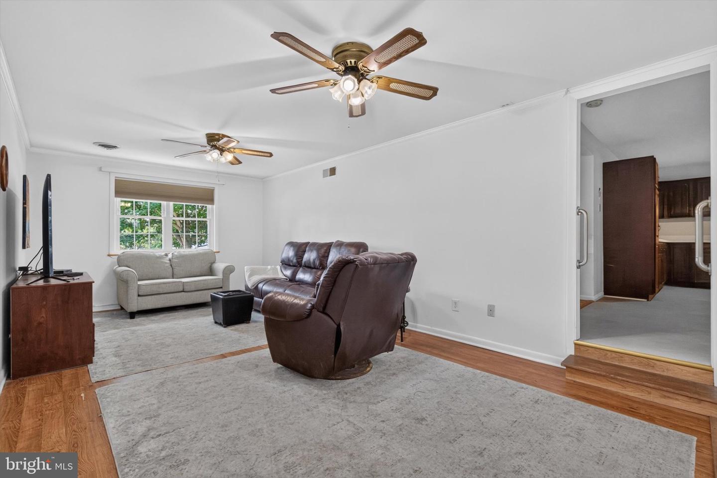 7738 Farmdale Ave Property Photo 5