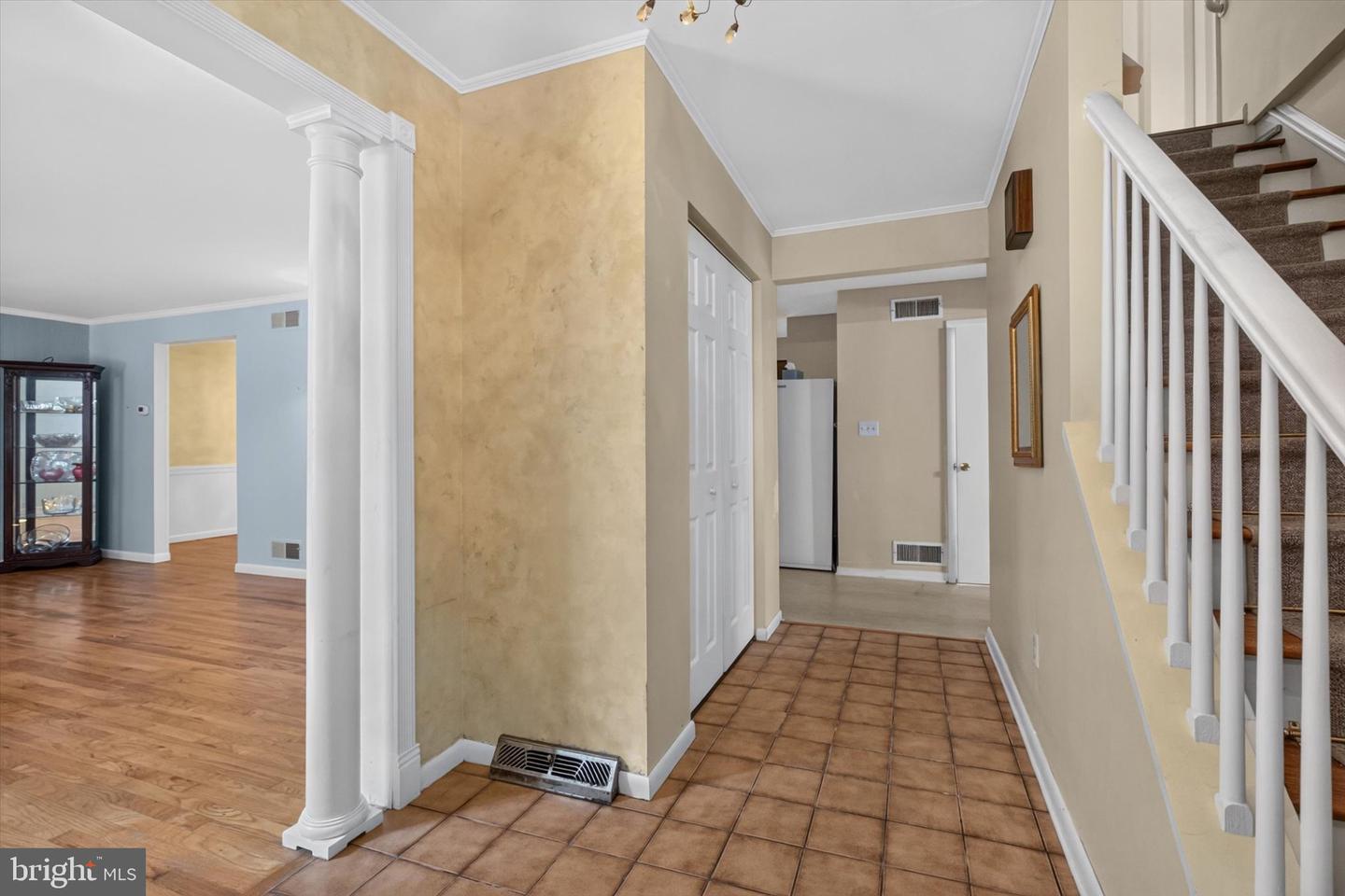 7738 Farmdale Ave Property Photo 6