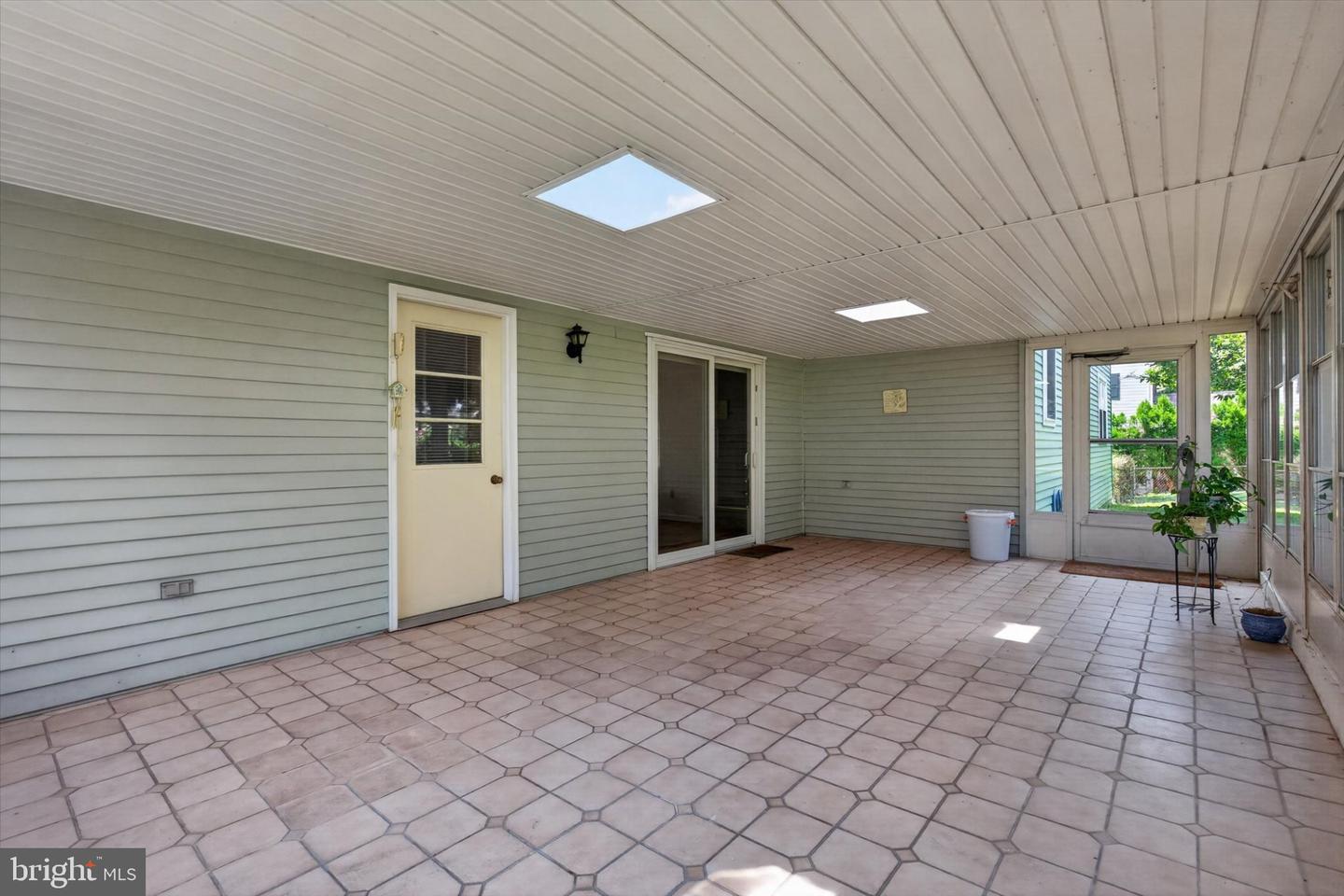 7738 Farmdale Ave Property Photo 31