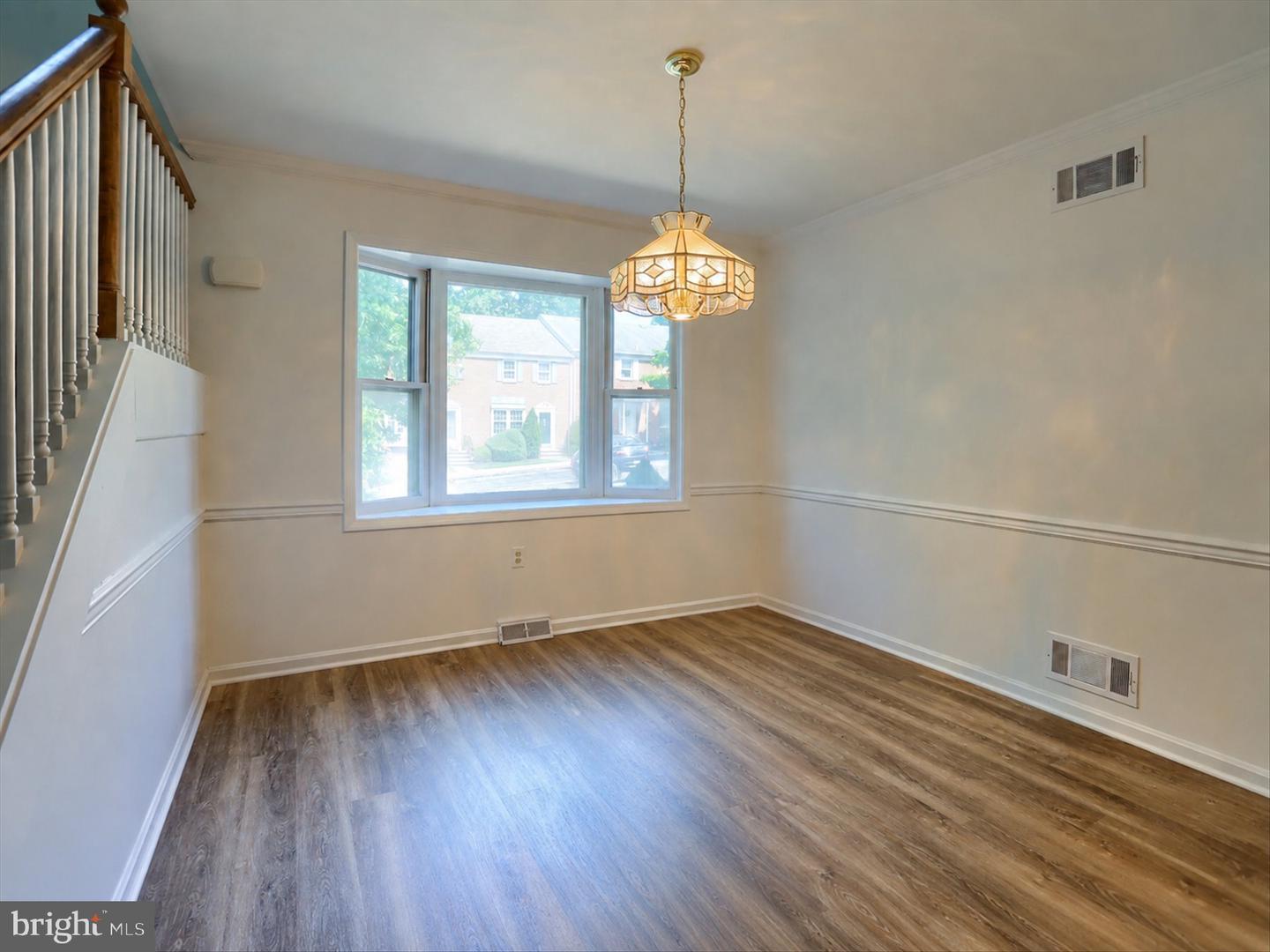 18 Fairfax Vlg Property Photo 4
